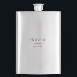 Groom Gift Navy Minimalistische Hochzeit Flachmann<br><div class="desc">Vollständig anpassbarer Hochzeitskolben mit dunkelmarineblau blauem Text.</div>