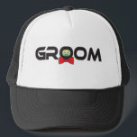 GROOM - hat Truckerkappe<br><div class="desc">Great gift for the Groom.  Perfect to wear at the bachelor party or on the honeymoon.</div>