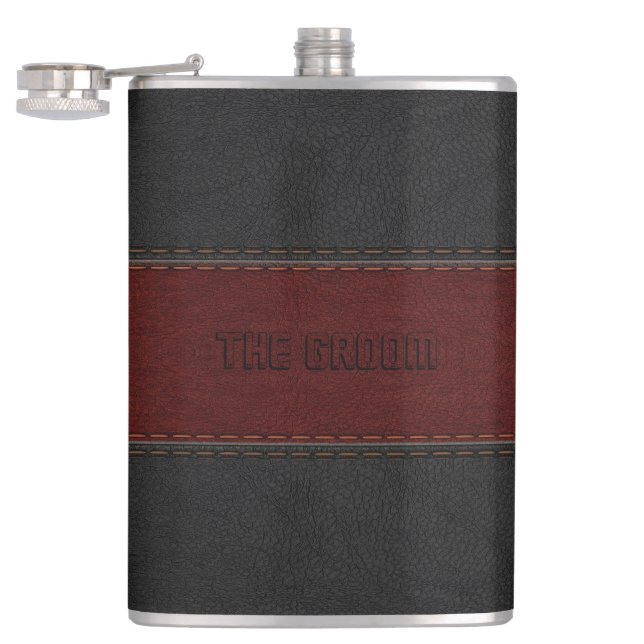 Groom Masculine Red & Black Leather Textur Flachmann (Geöffnet)