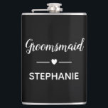 Groomsmaid White on Black Personalisiert Wedding Flachmann<br><div class="desc">Ihr Groomsmaid braucht vielleicht ein winziges Stück Alkohol aus dieser personalisierten Flasche in ihrem Getränk, wenn sie bei der Hochzeitsplanung hilft! Zeig ihr, wie viel sie dir bedeutet!</div>