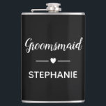 Groomsmaid White on Black Personalisiert Wedding Flachmann<br><div class="desc">Ihr Groomsmaid braucht vielleicht ein winziges Stück Alkohol aus dieser personalisierten Flasche in ihrem Getränk,  wenn sie bei der Hochzeitsplanung hilft! Zeig ihr,  wie viel sie dir bedeutet!</div>