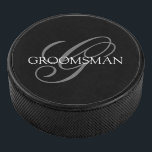 Groomsman Monogram Eishockey Puck<br><div class="desc">Machen Sie Ihren eigenen Hockey-Puck. Personalisieren Sie dieses Design mit Ihrem eigenen Text. Sie können dieses Design weiter anpassen, indem Sie den Link "Weitere Anpassung" auswählen, falls gewünscht.</div>