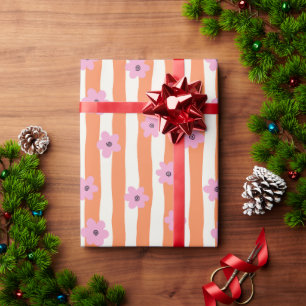 Groovige rosa Blumen auf orangen Streifen Geschenkpapier