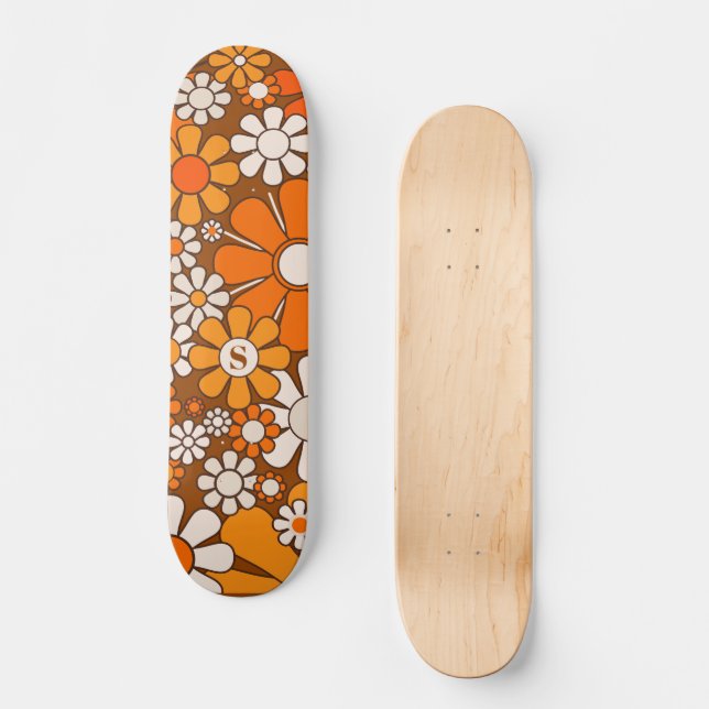 Groovy 70er Retro Blume Brown & Orange w/Initial Skateboard (Vorderseite)