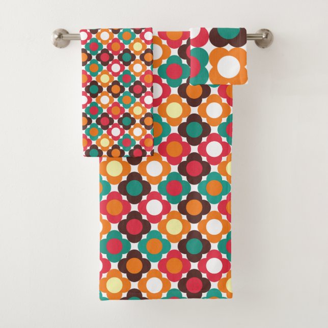 Groovy 70s Retro Flower Pattern | Bold Boho Floral Badhandtuch Set (Insitu)