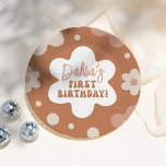 Groovy Boho Daisy Retro Girl 1. Geburtstag Party Pappteller<br><div class="desc">Fügen Sie Ihrer Geburtstagsparty mit diesen Tellern etwas Spaß hinzu! Dieses Design wurde in Übereinstimmung mit unserer Groovy One Boho Daisy Retro 1st Birthday Party Kollektion entwickelt und zeichnet sich durch einen Vintagen Hippie-Rahmen aus dunklen Blume in einem boho Farbschema aus. Der Name des Geburtstagsmädchens ist in einem modernen Drehbuchhandschriftenschrift-Schriftart...</div>