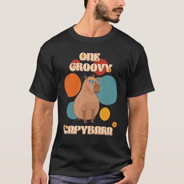 Groovy Capybara in Glass 70. Style Capy Pet Rod T-Shirt (Vorderseite)