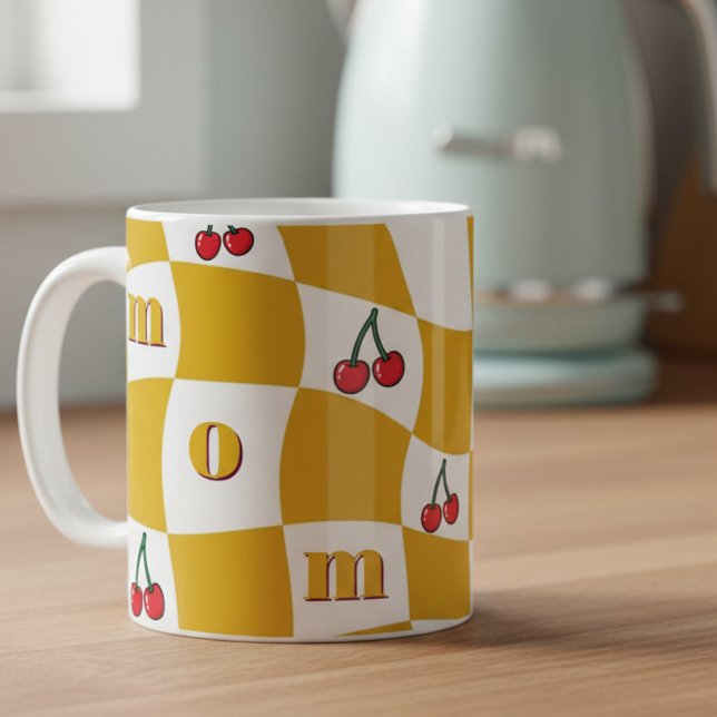 Groovy Cherry Checkerboard Kitchen Kitsch Mom Kaffeetasse (Groovy Mom Mug with checkerboard and cherries by Darling & May)