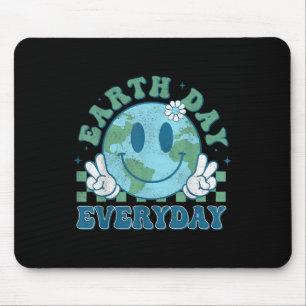 Groovy Earth Day 2025 Jederzeit Lächeln Gesicht Re Mousepad