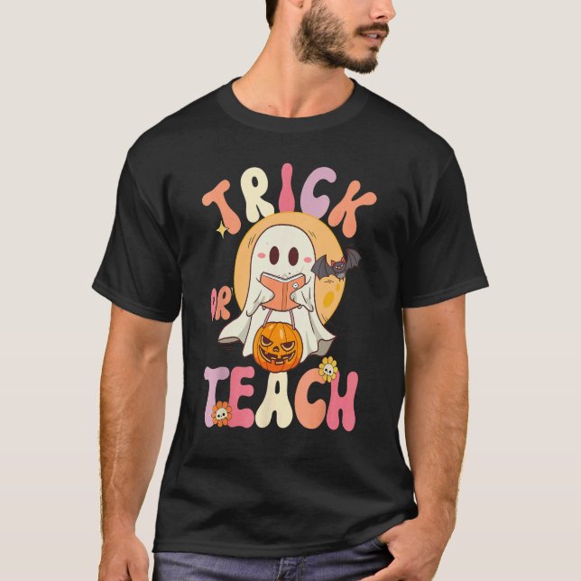 Groovy Halloween Trick Or Teach Retro Floral Ghost T-Shirt (Vorderseite)