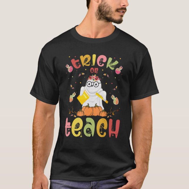 Groovy Halloween Trick Or Teach Retro Floral Ghost T-Shirt (Vorderseite)