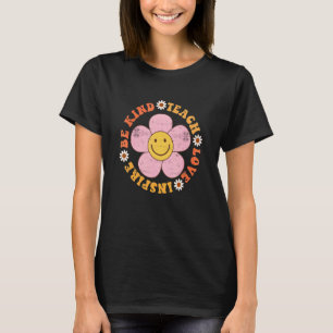 Groovy Hippie-Lehrer Sei nett Lehre Liebe Inspirie T-Shirt