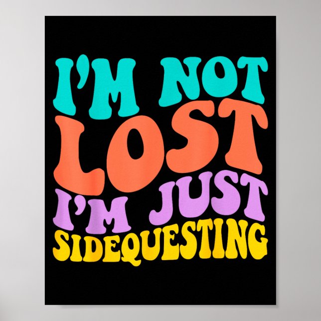 Groovy I’m Not Lost, I’m Just Sidequesting – Funny Poster (Vorne)