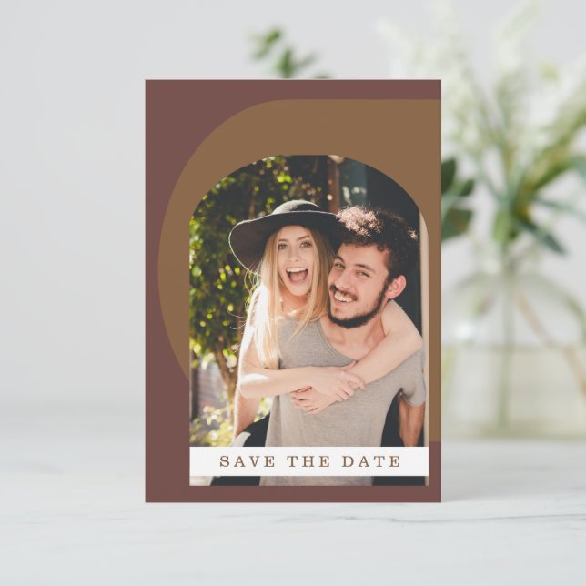 Groovy Modern Geometric Foto Brown Save The Date (Stehend Vorderseite)