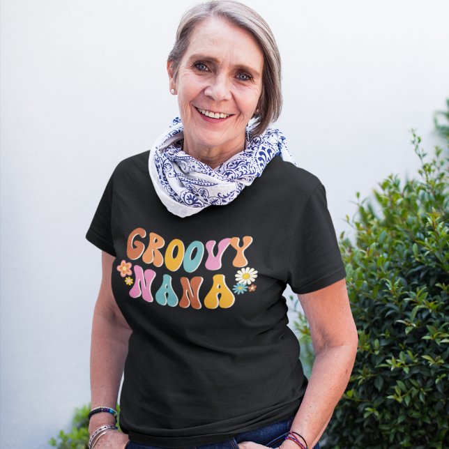 Groovy Nana Tipografia Retro T-Shirt (Von Creator hochgeladen)