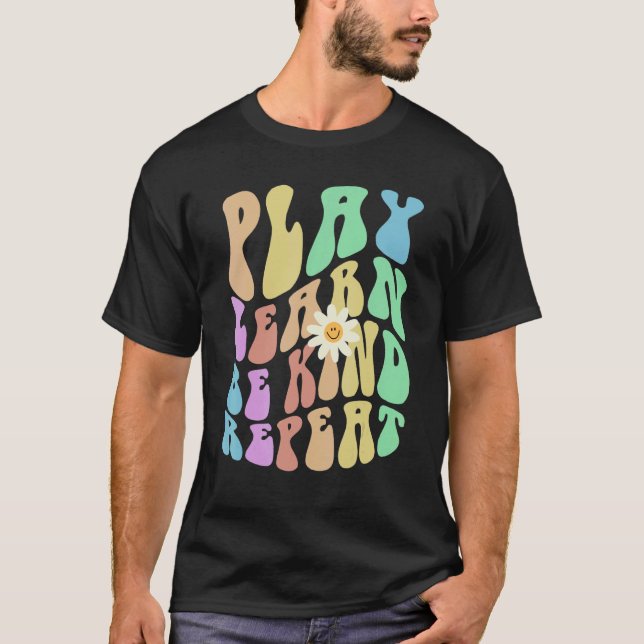 Groovy PLAY LEARN BE KIND REPEAT Retro Stop Bullyi T-Shirt (Vorderseite)