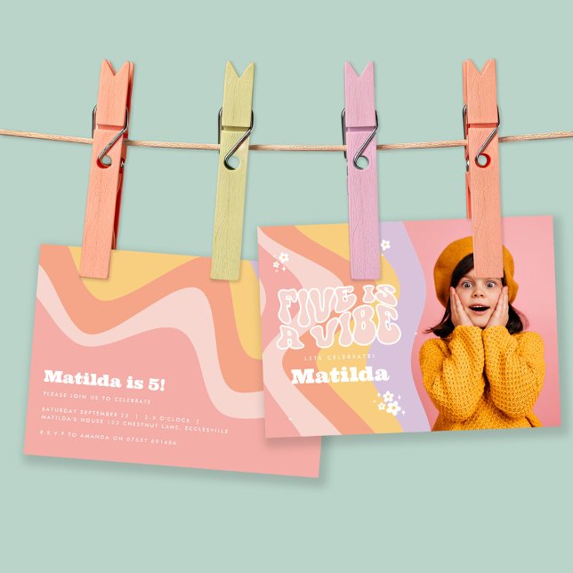 Groovy Regenbogen Five ist ein vibe 60er Jahre dai Einladung (Von Creator hochgeladen)