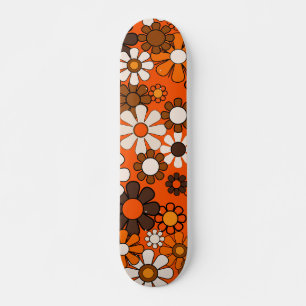 Groovy Retro 70er Floral Brown und Orange Muster Skateboard