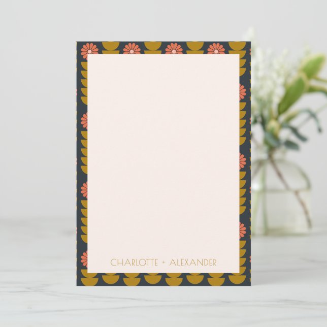 Groovy Retro 70er Floral Navy Personalisierter Nam Dankeskarte (Stehend Vorderseite)