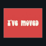 Groovy Retro Bright Red Ich habe neue Adresse vers Postkarte<br><div class="desc">Modern habe ich die neue Zuhause Moving Ankündigung Postcard in hellrot verschoben</div>