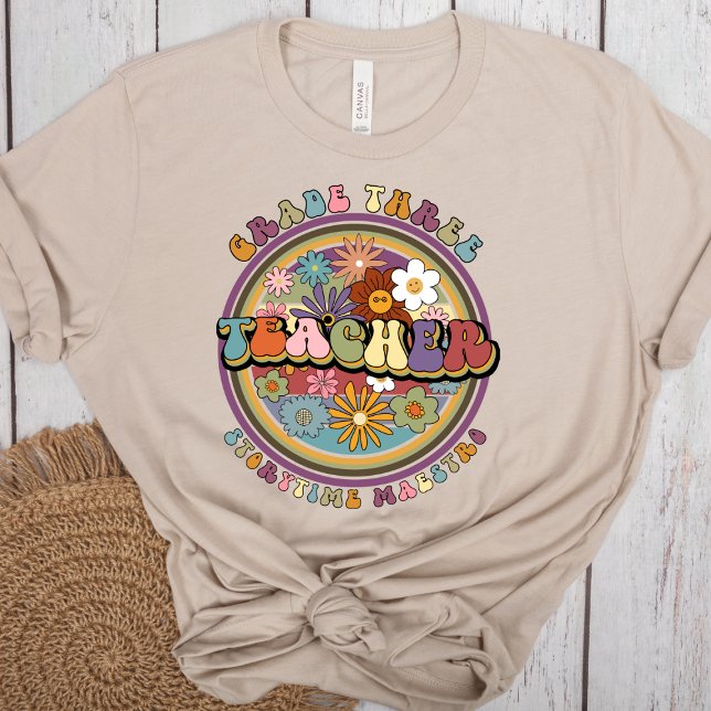 Groovy Retro Floral Daisy Grade Drei Lehrernamen T-Shirt (Von Creator hochgeladen)