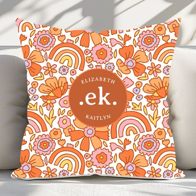 Groovy Retro Orange Florals Monogram Kissen (Von Creator hochgeladen)
