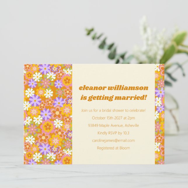 Groovy Retro Orange Lila florales Brautparty Einladung (Stehend Vorderseite)