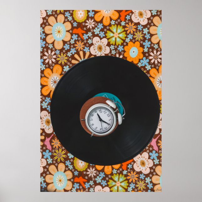 Groovy Rhythm: Schallplatte und Retro-Wecker Ar Poster (Vorne)