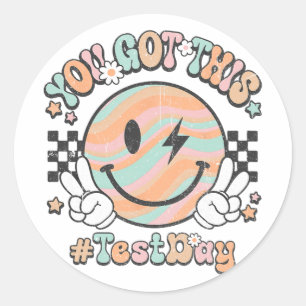 Groovy Smile Face Hier Got du den Testtag Runder Aufkleber
