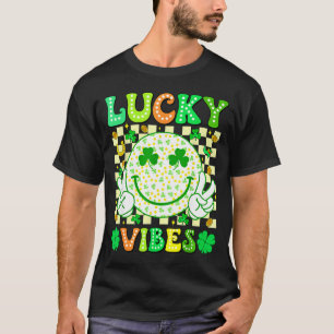 Groovy St. Patricks Day Glückliche Vibes Shamrock T-Shirt