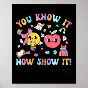 Groovy Testing Day Teacher T-Shirt Sie es jetzt wi Poster