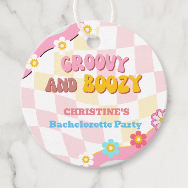 Groovy und stickig gestaltete Junggeselinnen-Absch Geschenkanhänger (Vorderseite)