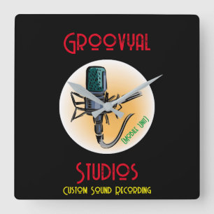 Groovyal Studios T - Shirt Quadratische Wanduhr