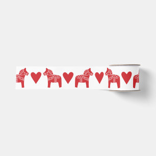 Gros-grain Chevaux de Dala avec les coeurs rouges et le ruban