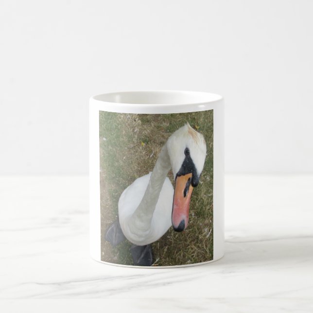 Gros plan du cygne blanc sur une Mug (Centre)