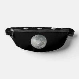 Gros plan sur la pleine lune dans le ciel nocturne