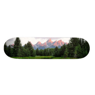 Großartige Teton Reflexionen über dem Biber-Teic Skateboard