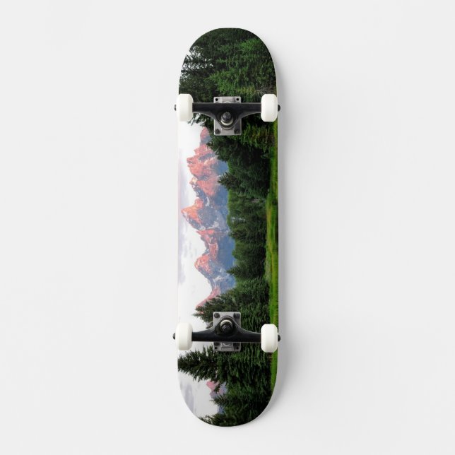 Großartige Teton Reflexionen über dem Biber-Teich Skateboard (Vorderseite)