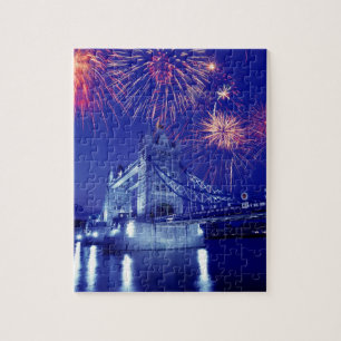 Großbritannien, London. Feuerwerk über dem Tower
