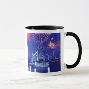 Großbritannien, London. Feuerwerk über dem Tower Tasse