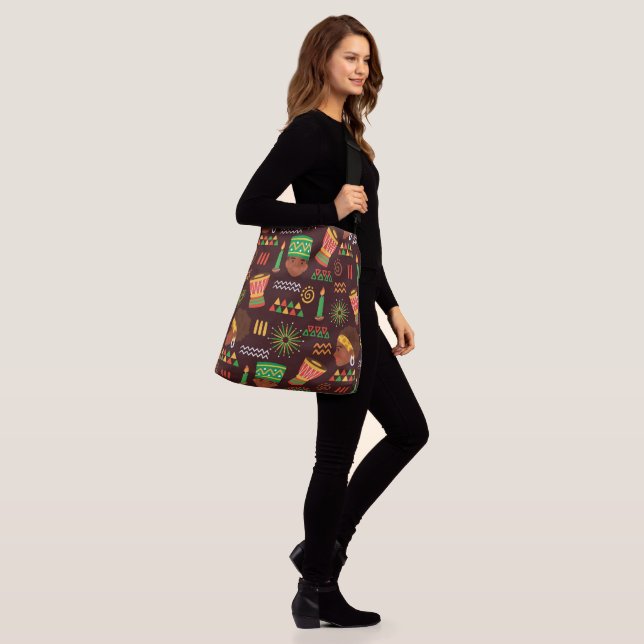 Große afrozentrische Multimedia-Tasche Tragetaschen Mit Langen Trägern (Am Model)