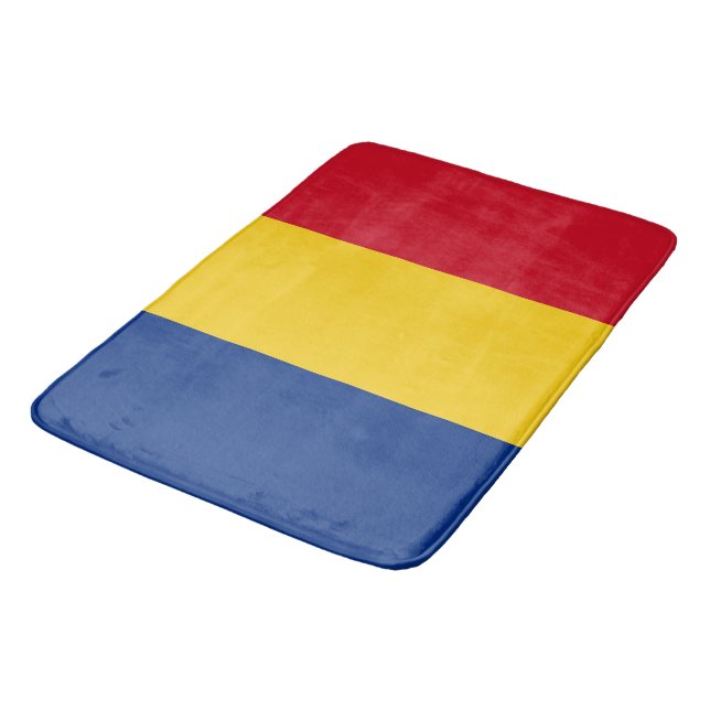 Große Badematte mit rumänischer Flagge (Schrägansicht)