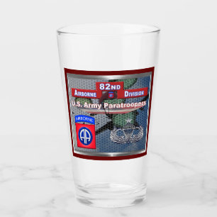 Größe der Im Flugzeug Division Glas
