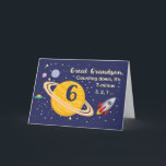 Große Grandson 6. Geburtstagsplaneten im Weltraum Karte<br><div class="desc">6 zu drehen ist aus dieser Welt,  besonders wenn es Ihr Urenkel ist! Raketenschiff,  Planeten und Sterne füllen die Vorderseite der Karte mit der Nachricht,  wie Sie zählen auf zu sagen Happy Birthday!</div>