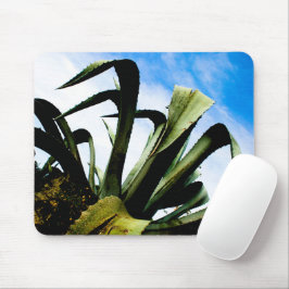 Große grüne Aloe-Pflanze mit Bright Blue Sky Mousepad
