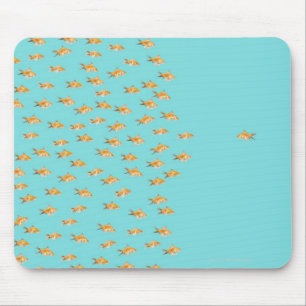 Große Gruppe des Goldfischs einen einzigen Mousepad