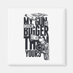 Größe ist kein Playful Gun Comparison Sticker Magnet