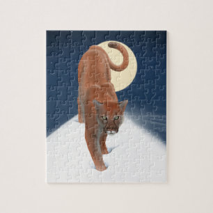 Große Katze im Winterschnee - Löwe