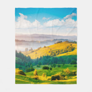 Große Landschaft im Morgenlicht. Loca Fleecedecke
