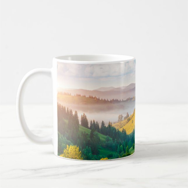 Große Landschaft im Morgenlicht. Loca Kaffeetasse (Links)